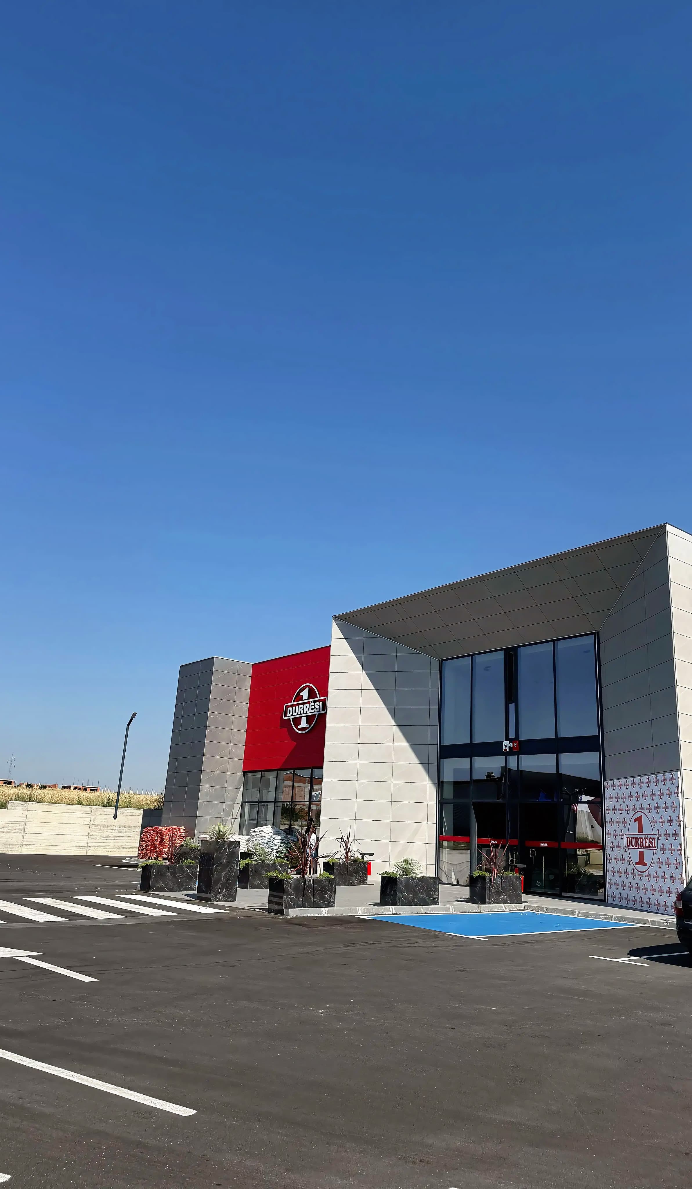 DURRESI 1 Store - 15 Qershori Gjilan